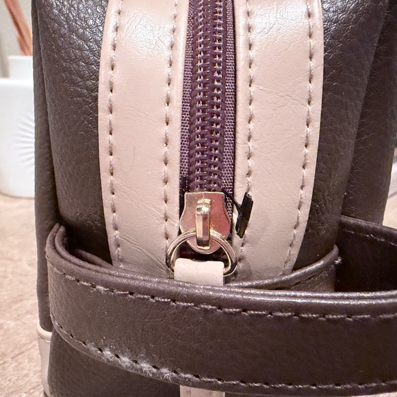 BVLGARI | Emirates First Class Toiletry Bag for Men - Picture 4 of 8